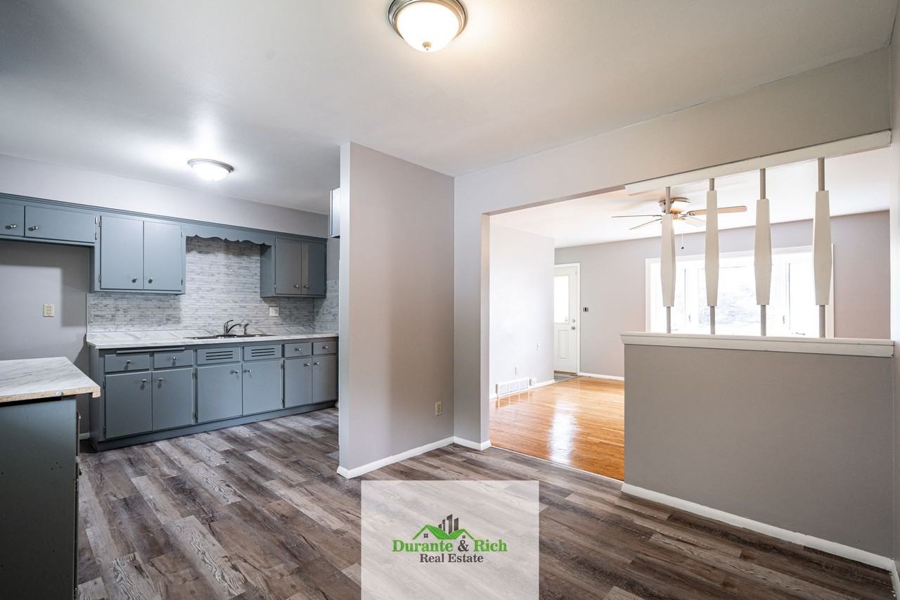 10957 W Stark St - Photo 2 of 19