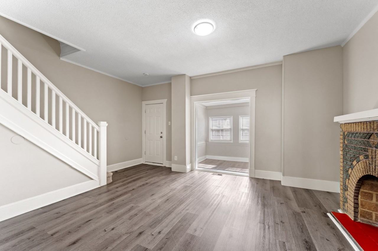 3920 Hayward Ave - Photo 3 of 25