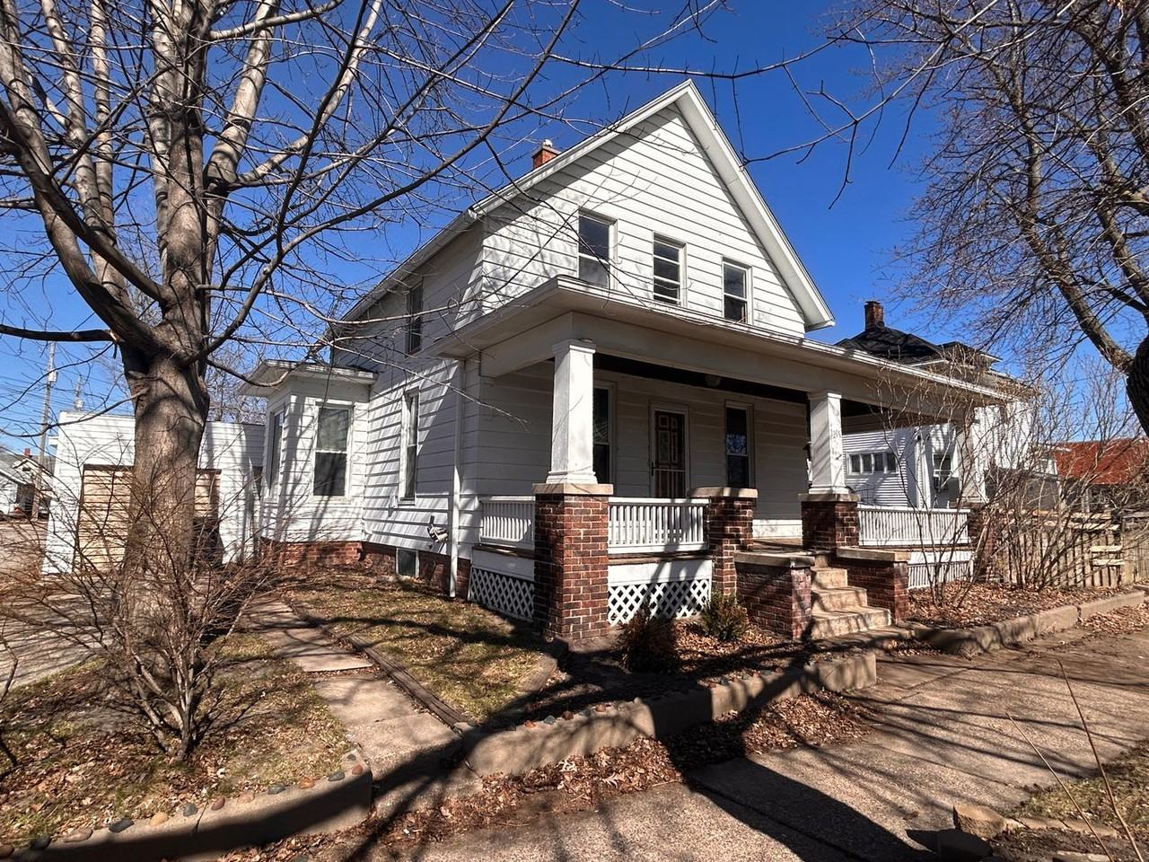 1215 14th Ave - Photo 2 of 14