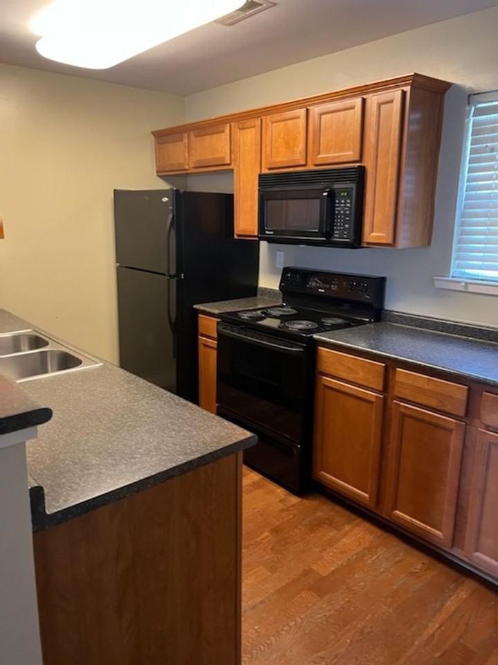 1659 Park Town Pl - Photo 2 of 6