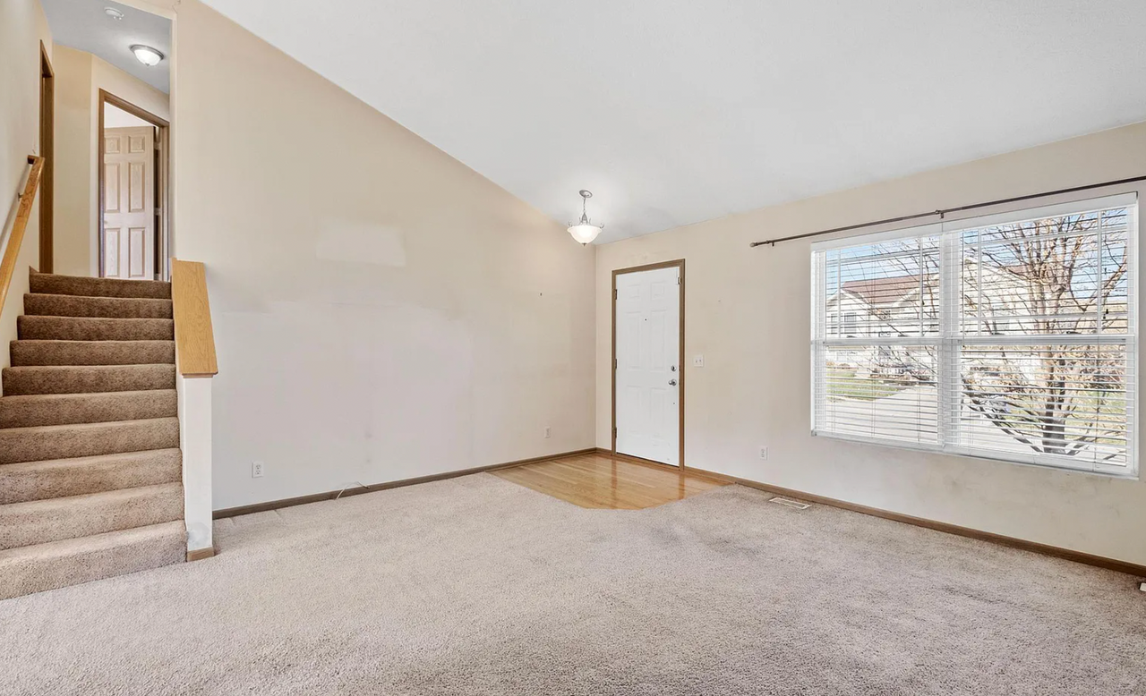 8837 Quest St - Photo 2 of 12