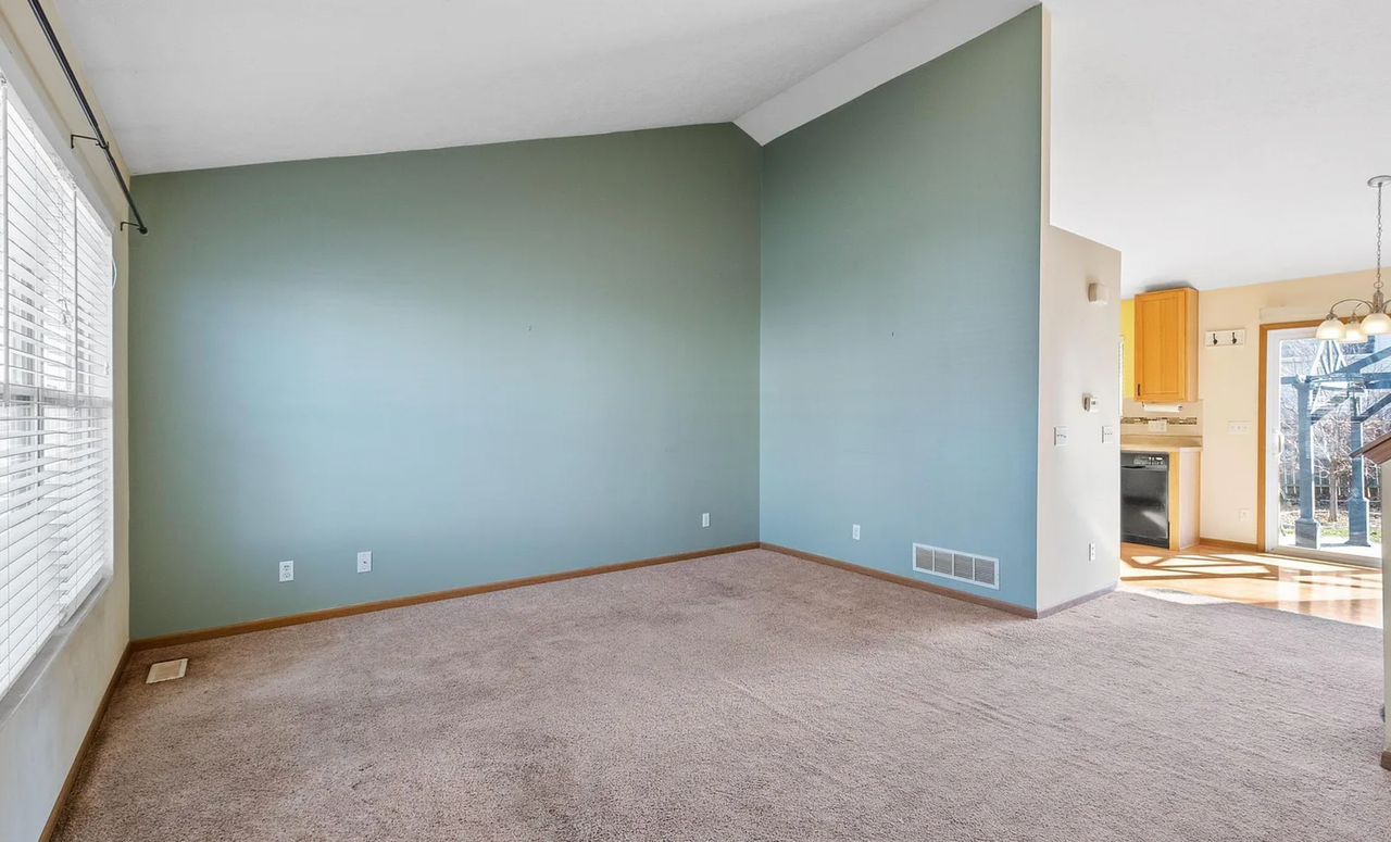8837 Quest St - Photo 3 of 12