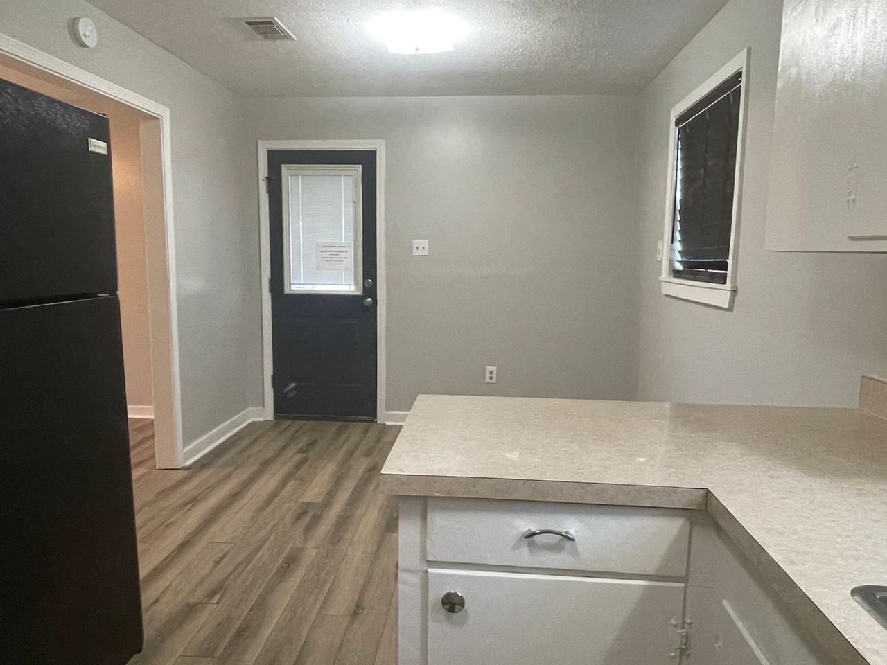 2117 Upper Dr - Photo 4 of 17