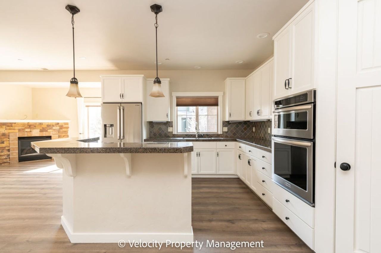 600 Sw Otter Way - Photo 3 of 32