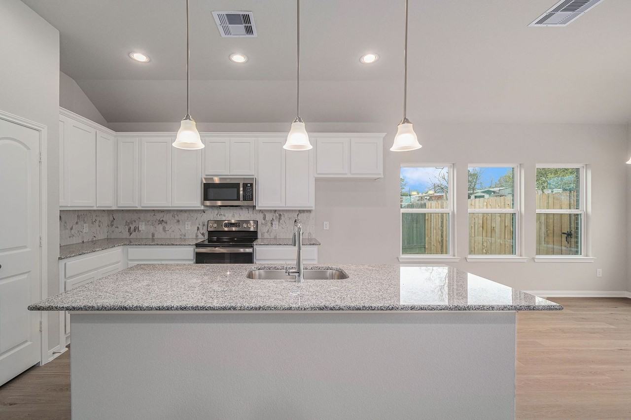 12983 Skyline Dr - Photo 3 of 19