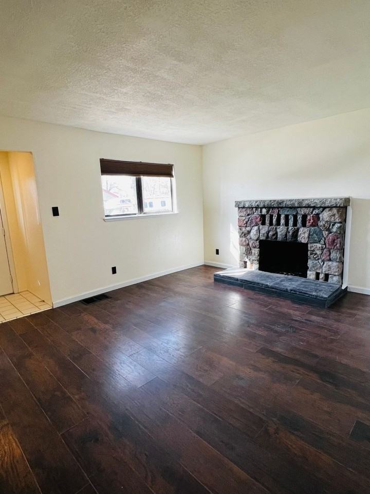 507 Burns St - Photo 3 of 9