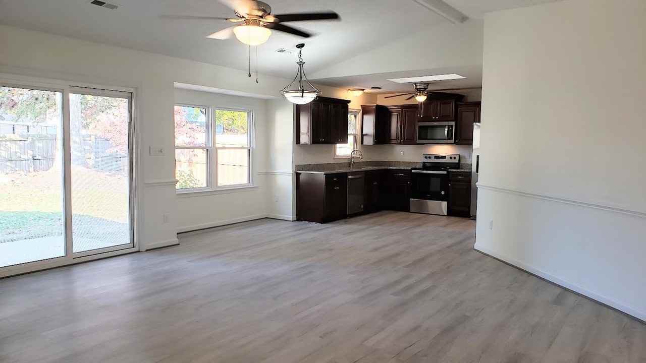 725 Tamara Path - Photo 2 of 22