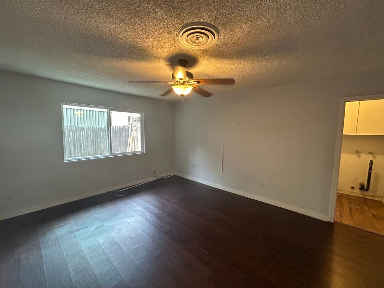 617 N Stine Rd - Photo 5 of 28