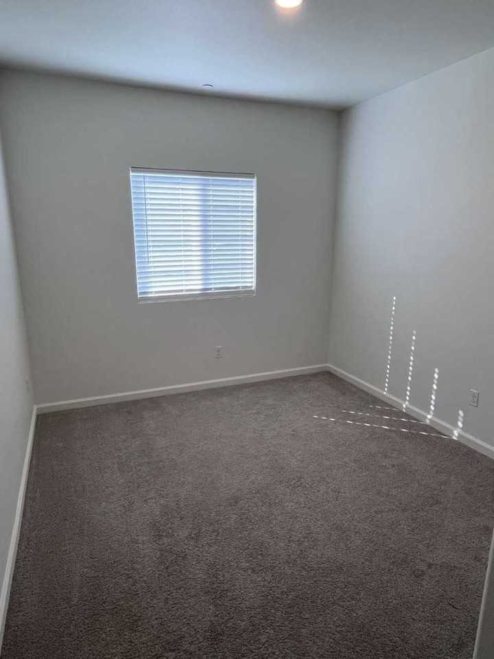417 Fortuna Ct - Photo 6 of 17