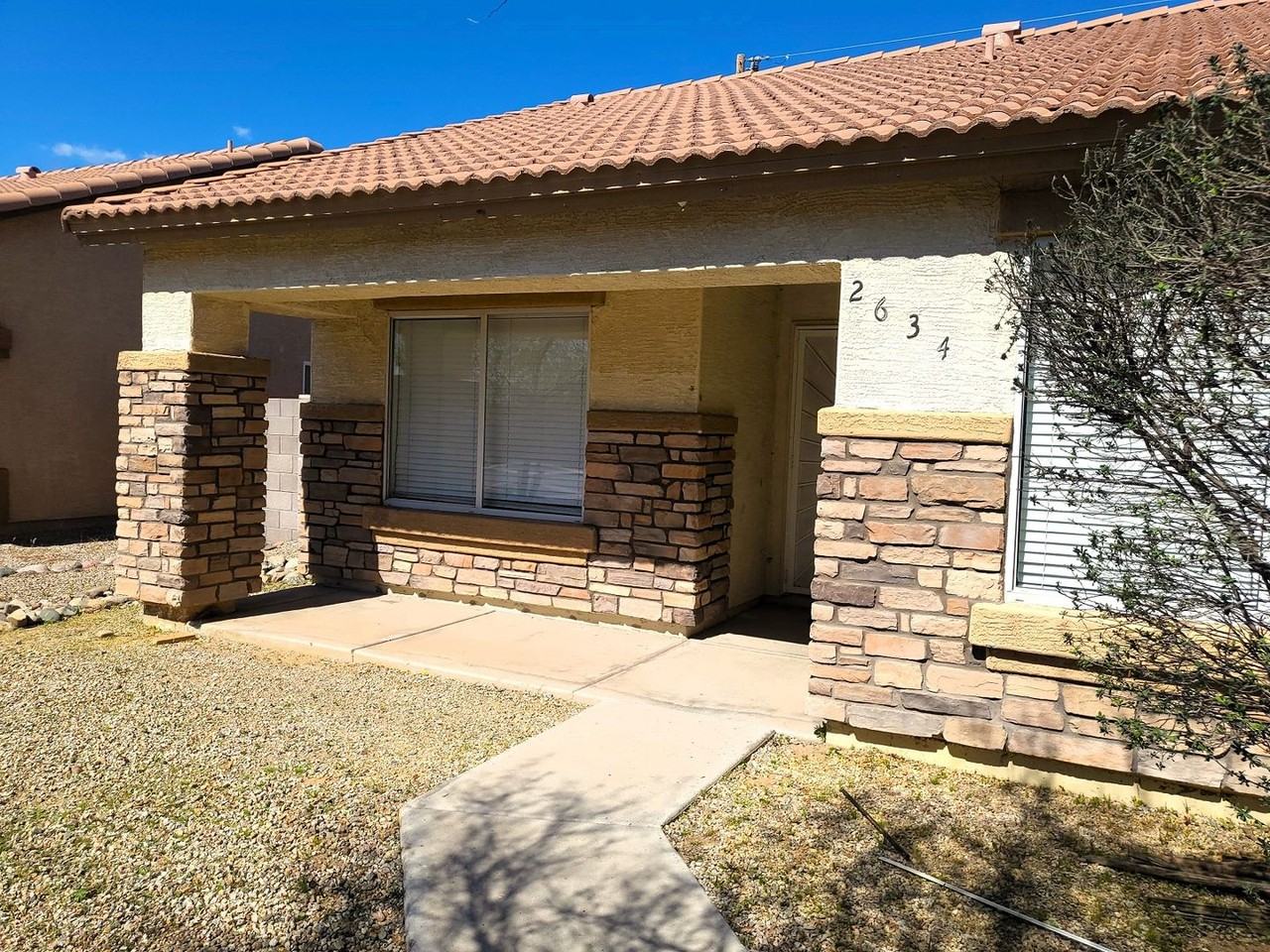 2634 E Paradise Ln - Photo 2 of 20