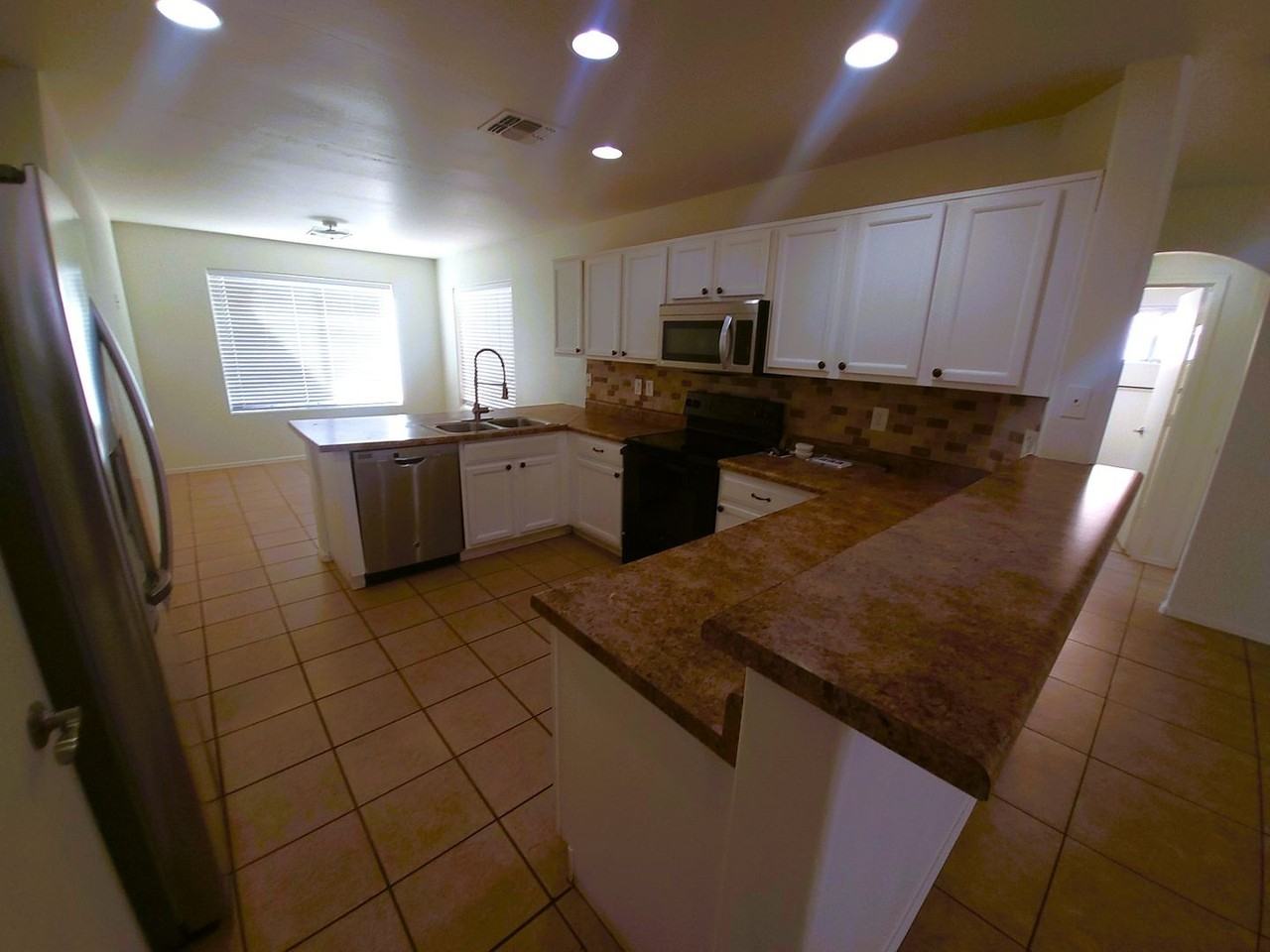 2634 E Paradise Ln - Photo 6 of 20