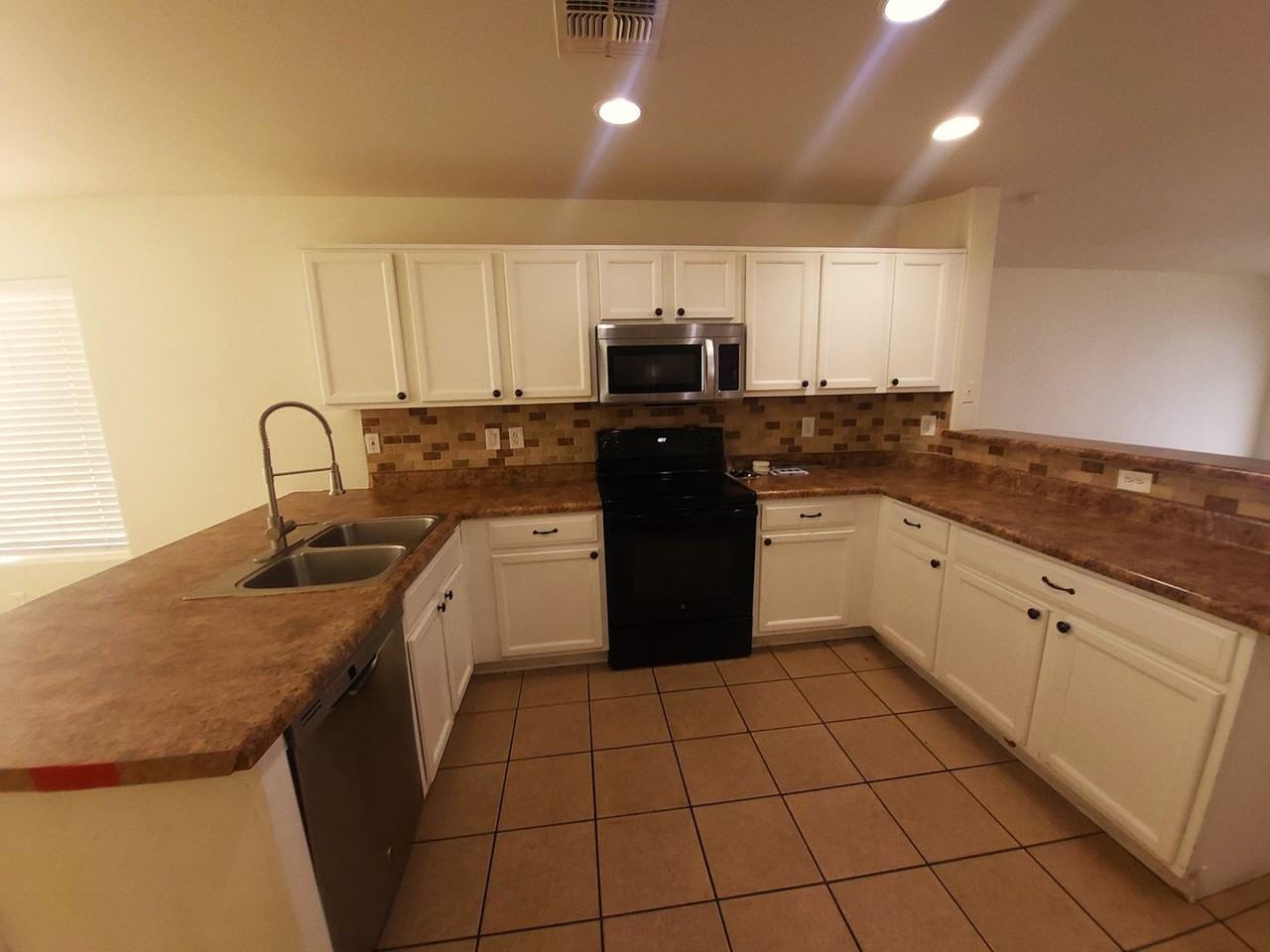 2634 E Paradise Ln - Photo 7 of 20