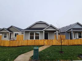 featured image of 957 Nw Upas Ave