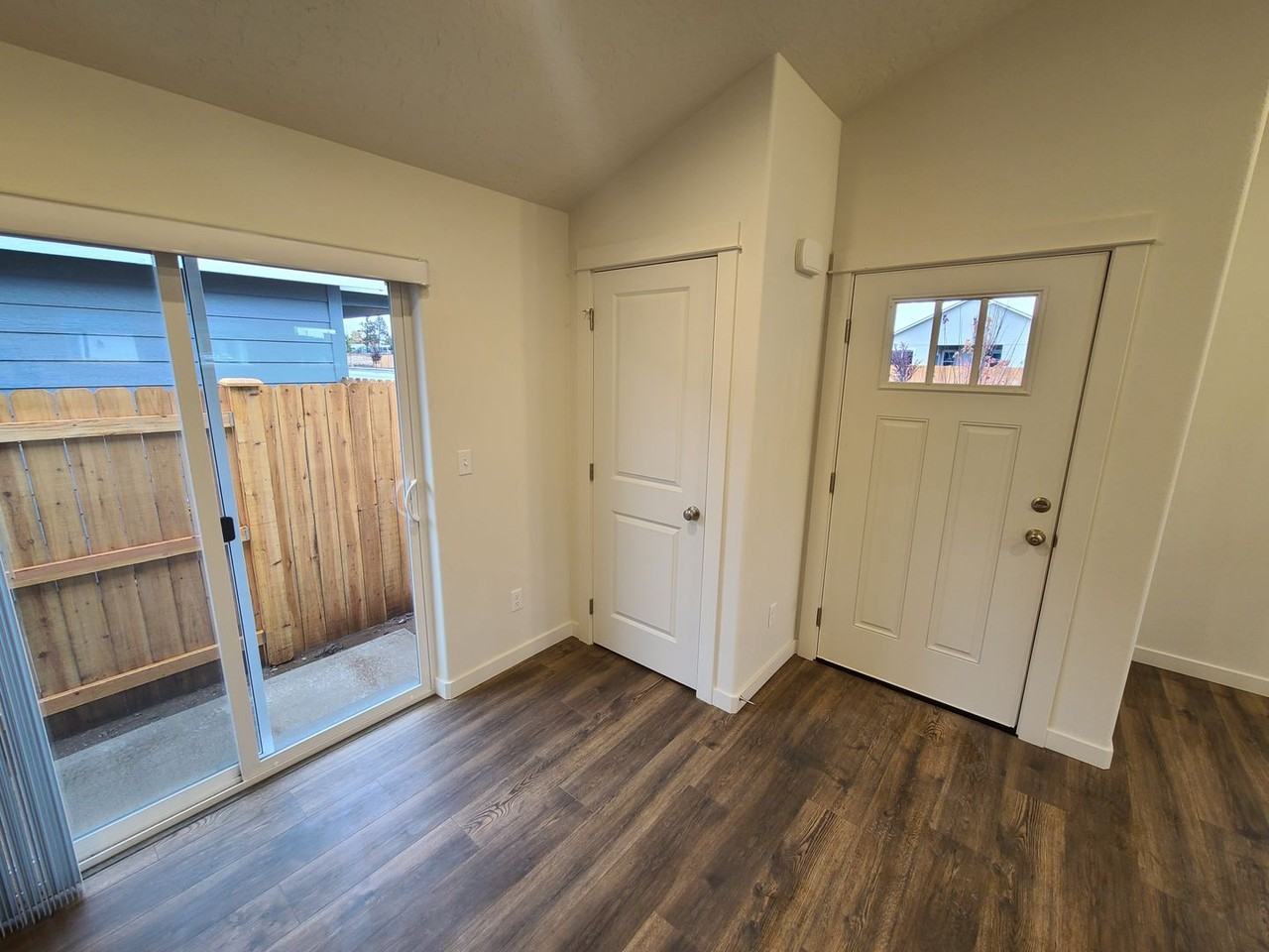957 Nw Upas Ave - Photo 2 of 16