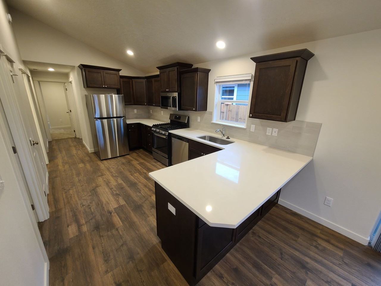 957 Nw Upas Ave - Photo 5 of 16