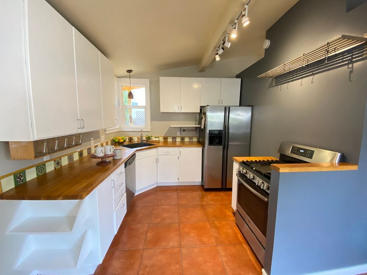 4624 Steele St - Photo 3 of 28