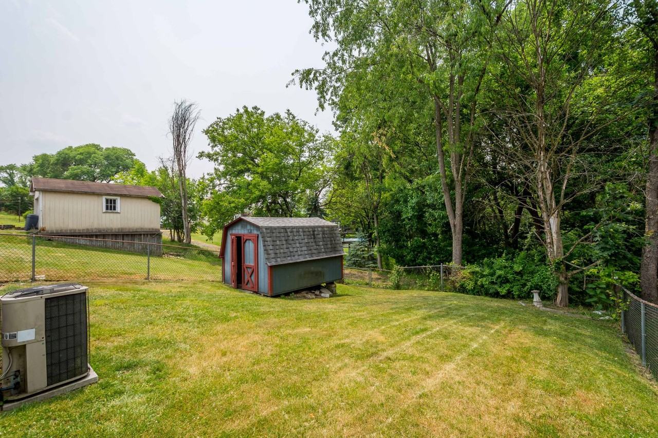 131 Patterson Ave - Photo 4 of 22