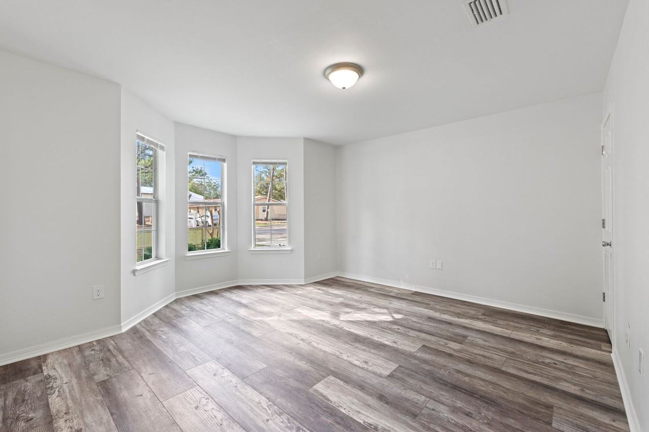 220 Fir Ave - Photo 6 of 26