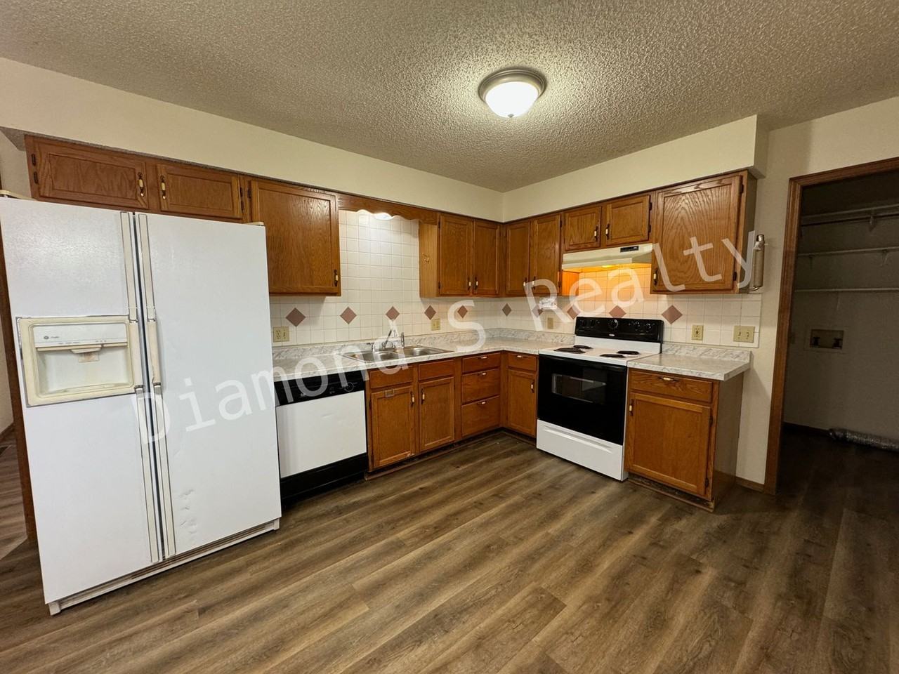 101 S Basswood Ave - Photo 6 of 11