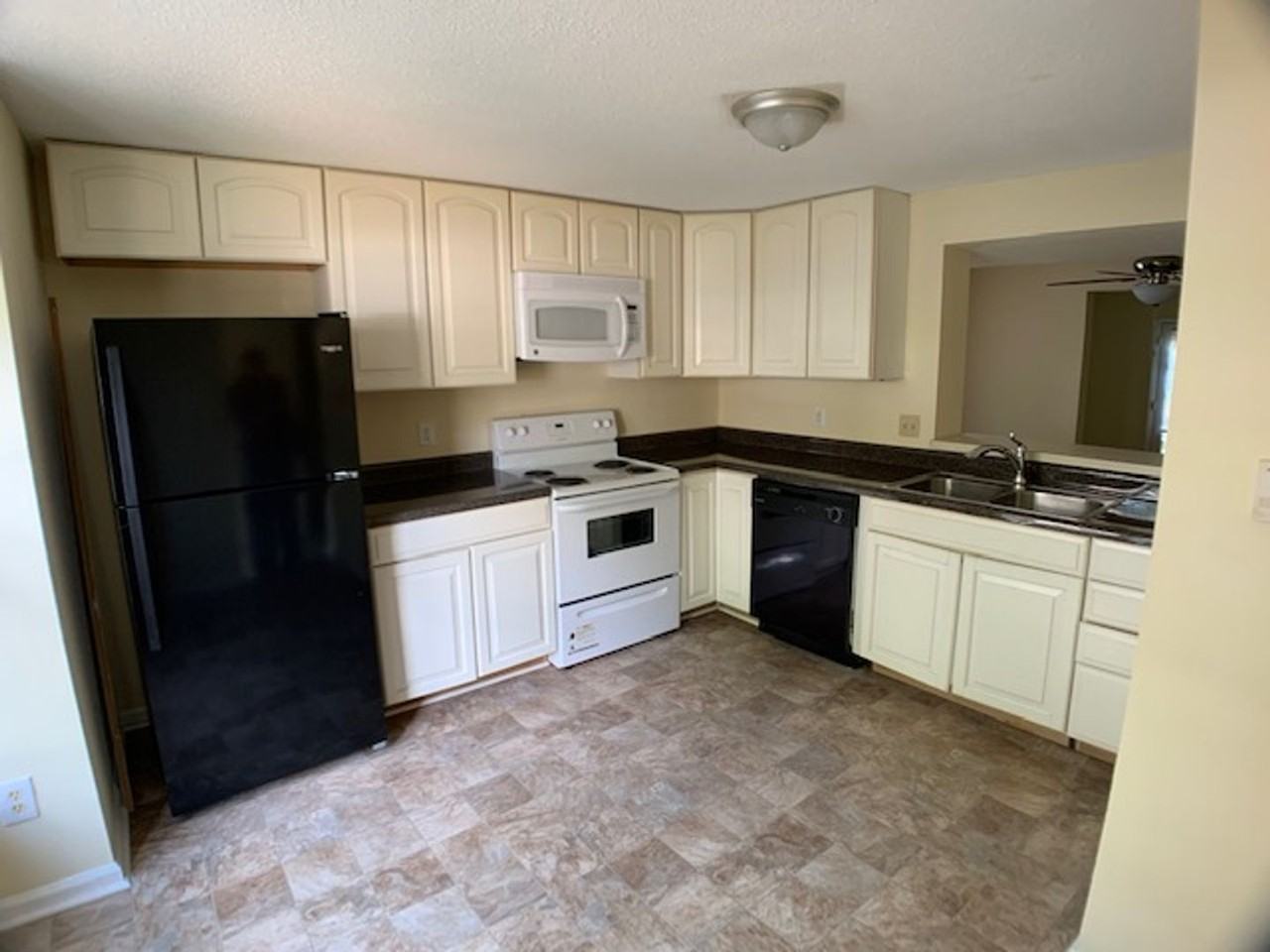 1806 Sara Ln - Photo 2 of 13