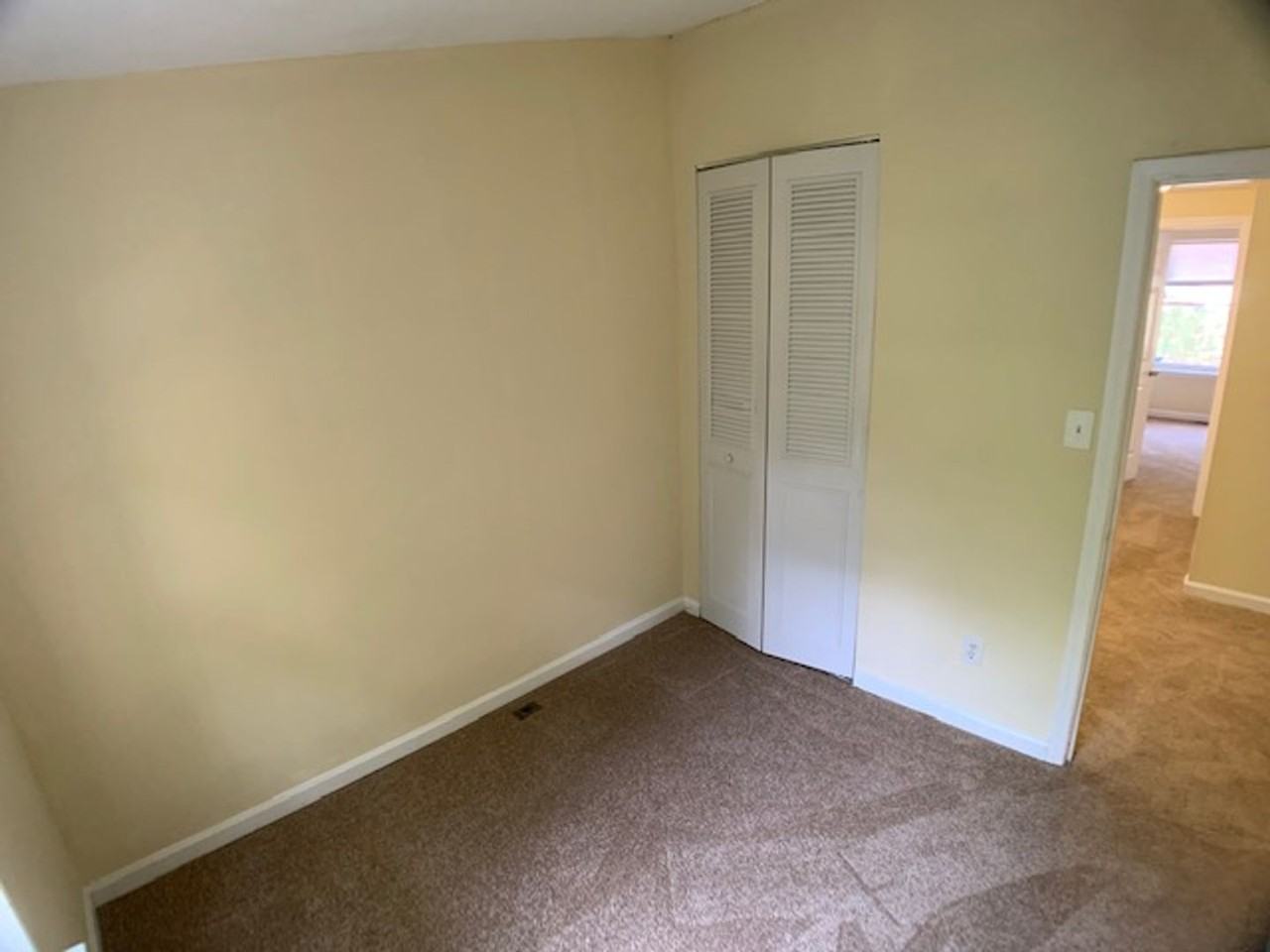 1806 Sara Ln - Photo 4 of 13