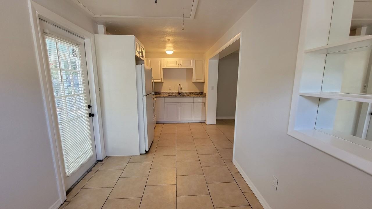 2108 8th St - Photo 2 of 18