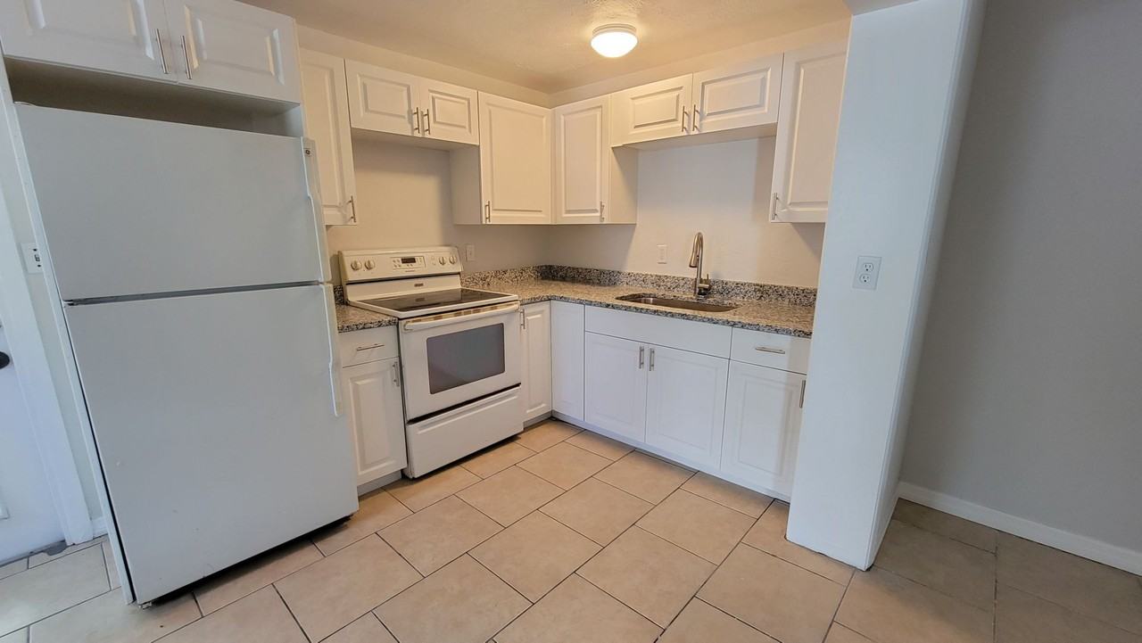 2108 8th St - Photo 3 of 18