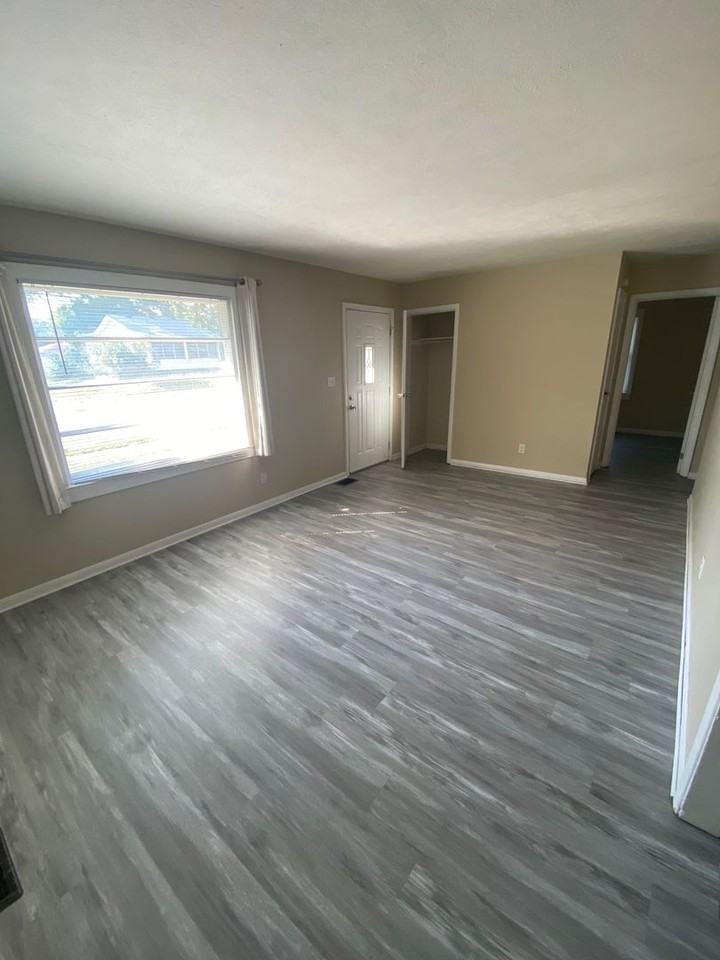 814 E Emerson St - Photo 3 of 12