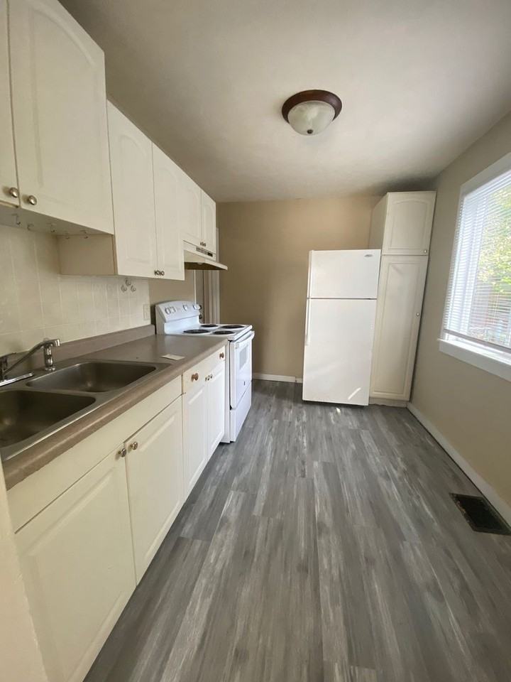 814 E Emerson St - Photo 4 of 12