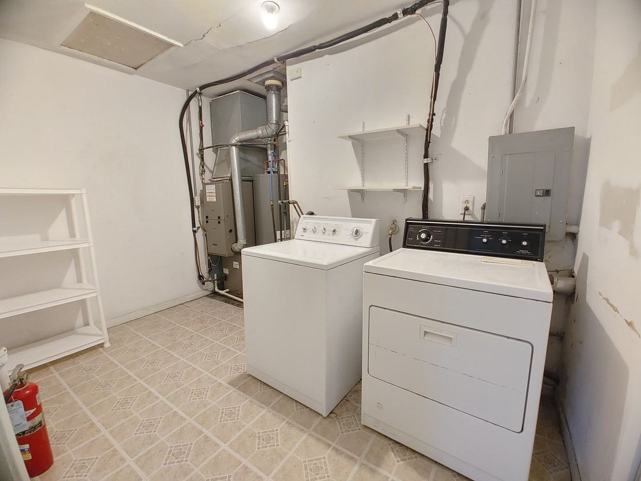 814 E Emerson St - Photo 7 of 12