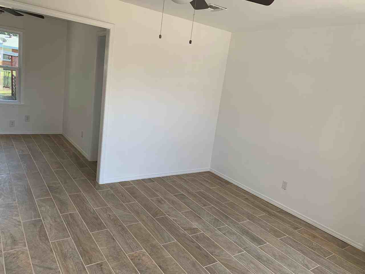 2548 Sw 49th St - Photo 2 of 12