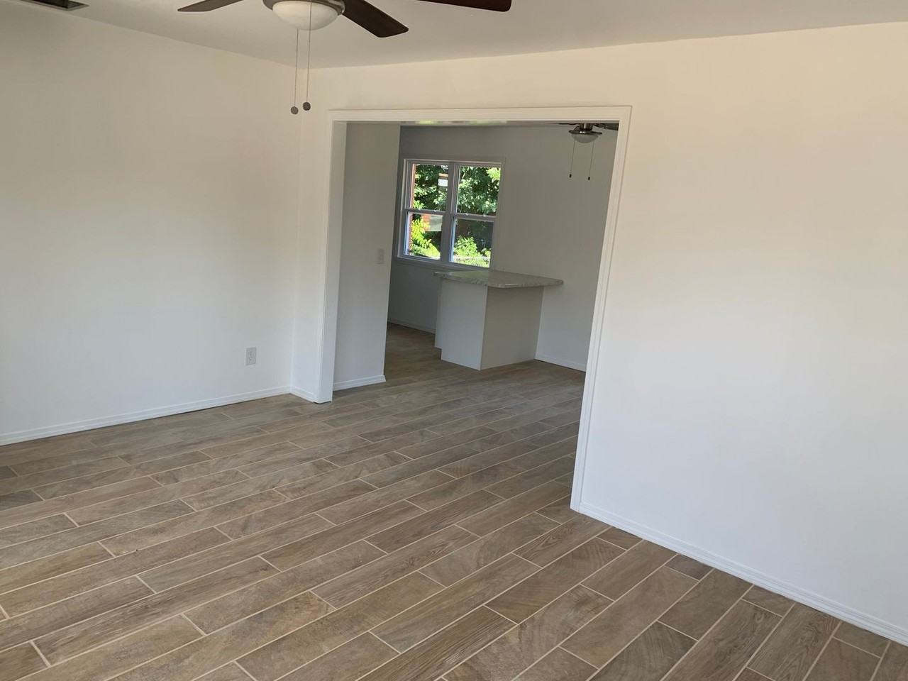 2548 Sw 49th St - Photo 3 of 12