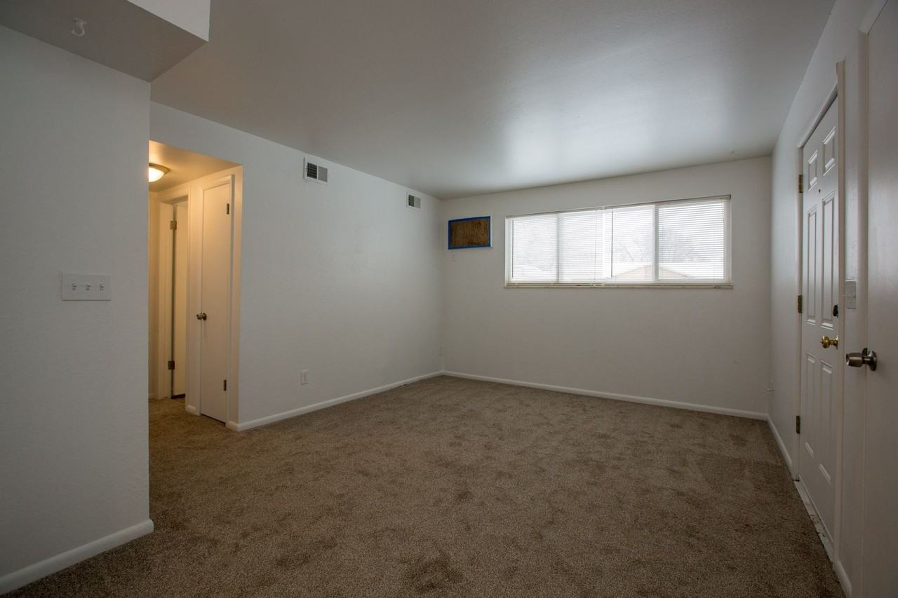 2925 Somerville Dr - Photo 6 of 19