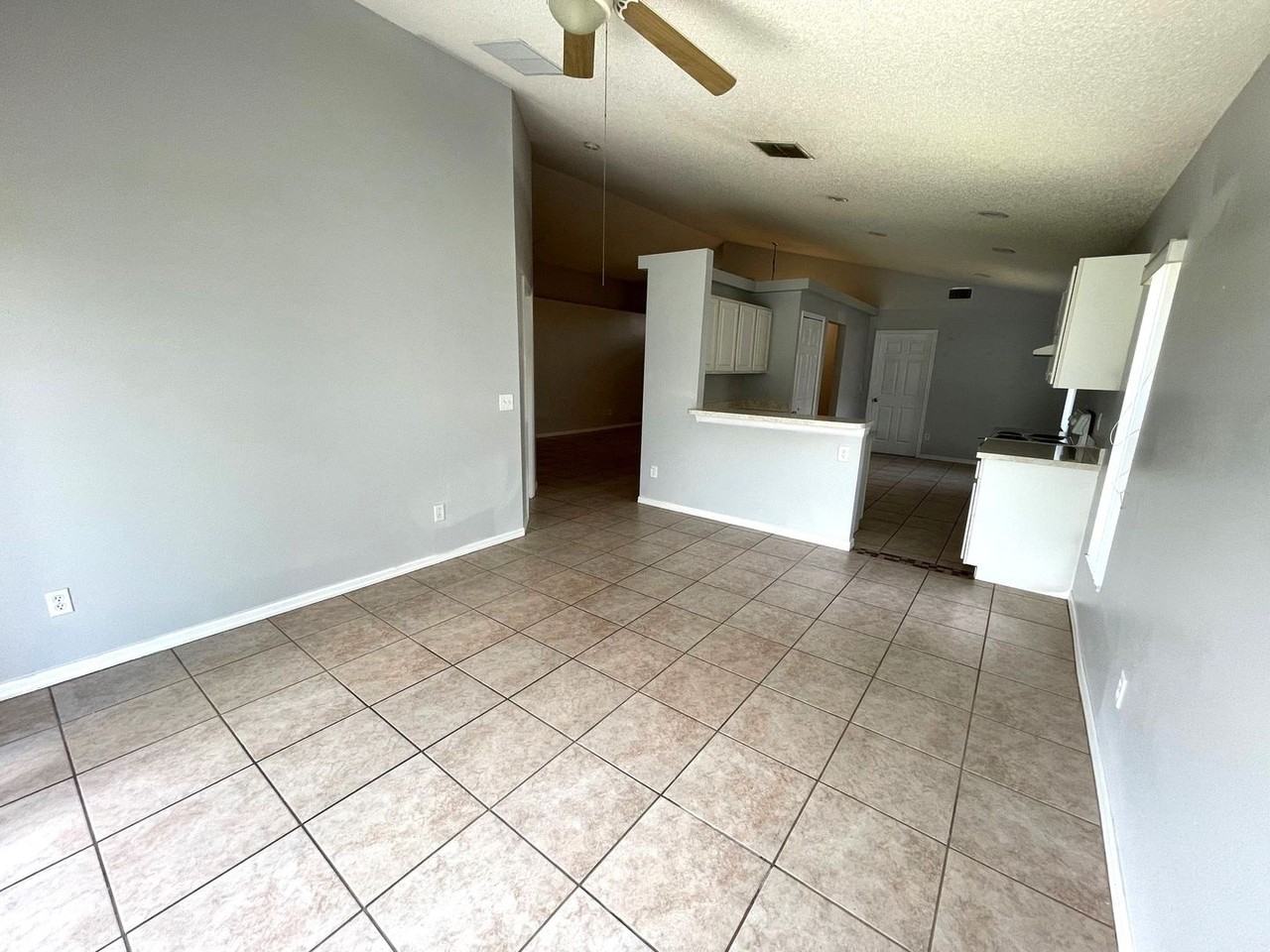 407 Brayton Ln - Photo 3 of 24