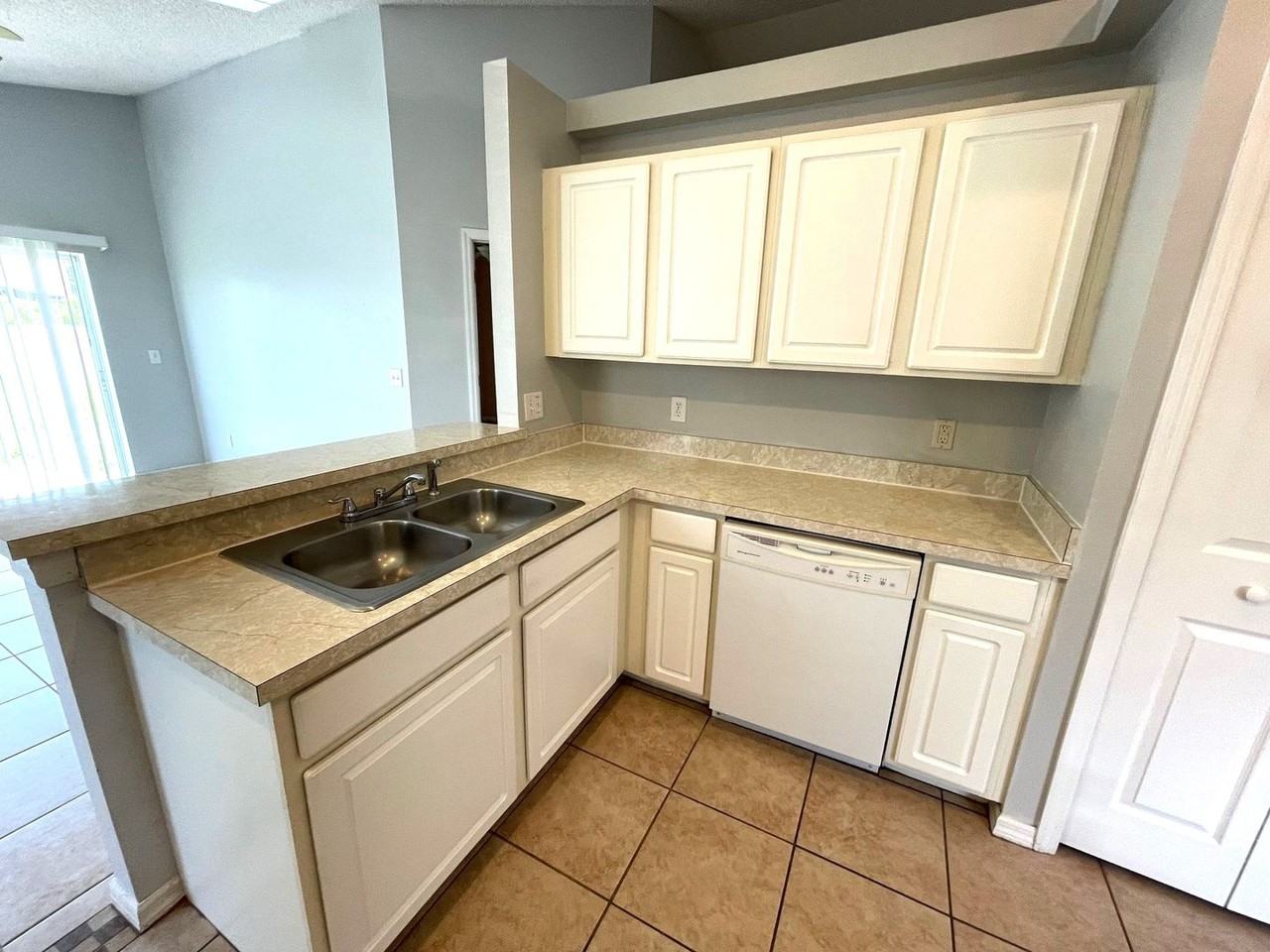 407 Brayton Ln - Photo 5 of 24