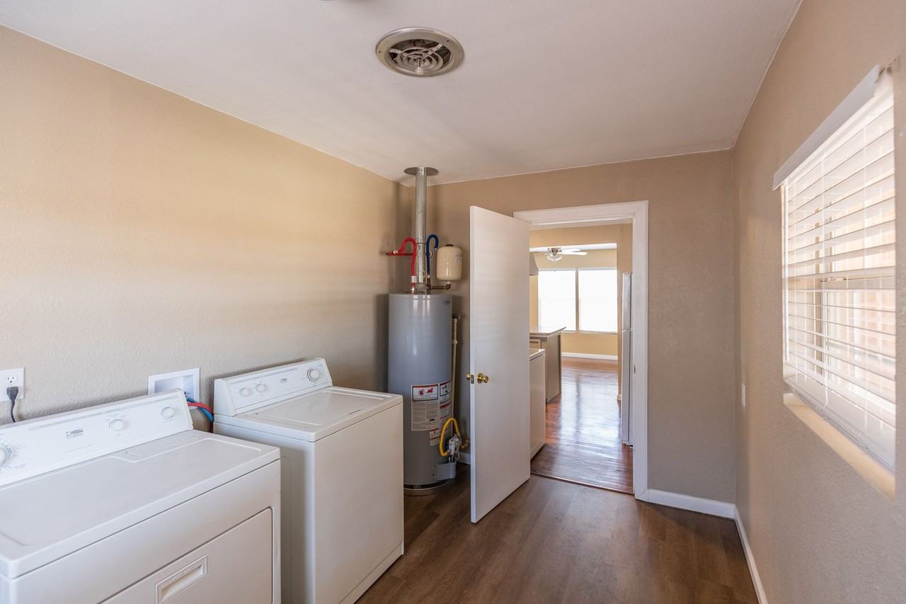 1308 Mountain View Ave - Photo 3 of 30