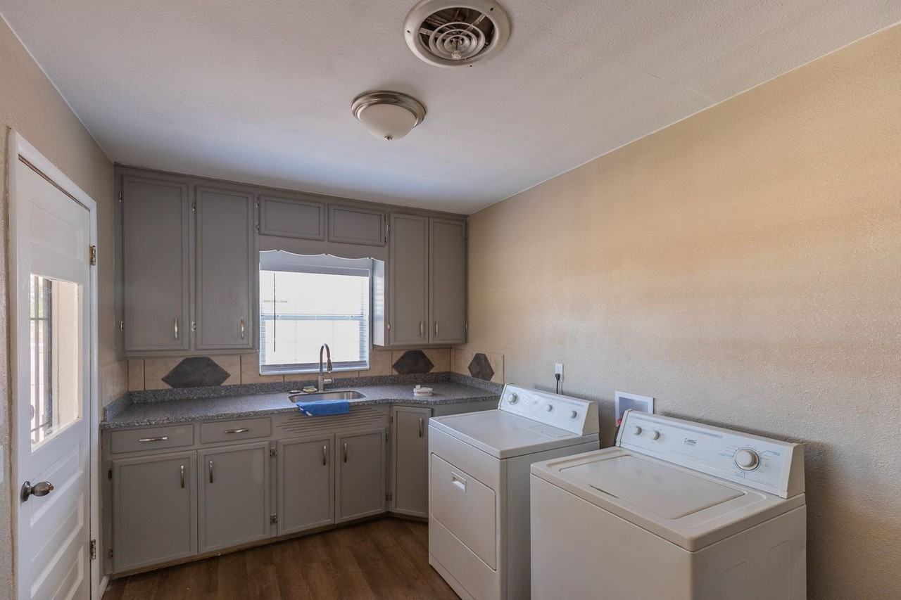 1308 Mountain View Ave - Photo 4 of 30