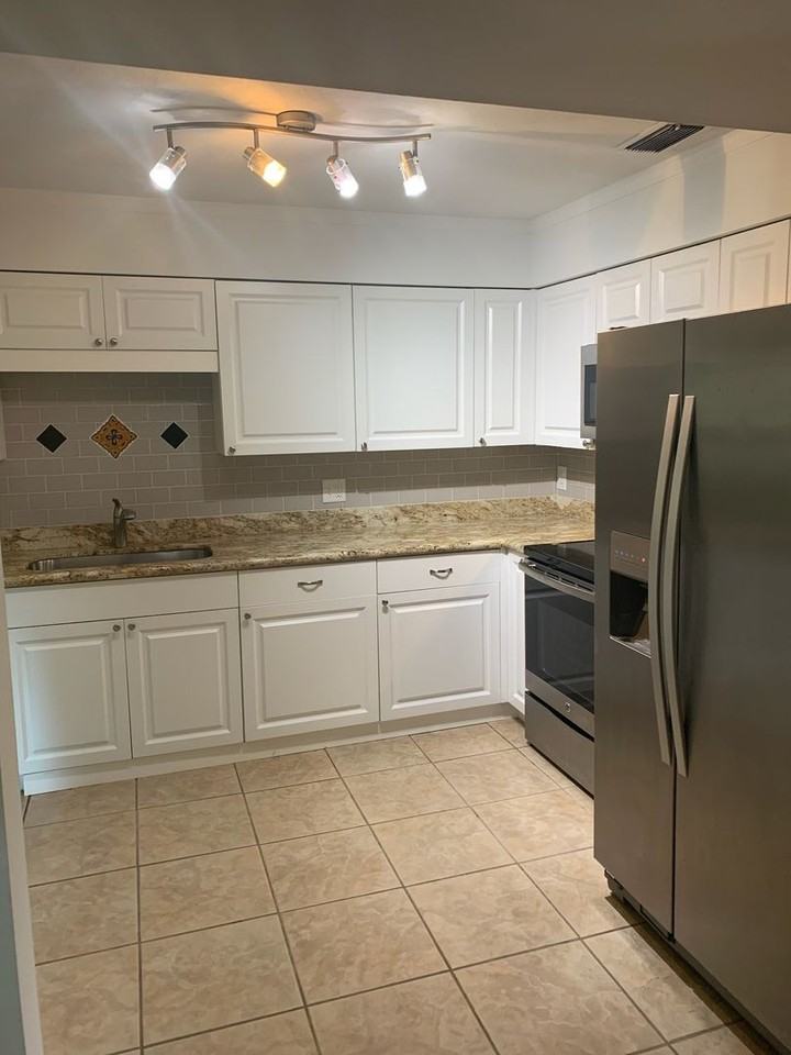 2221 Nw 54th Ter - Photo 7 of 23