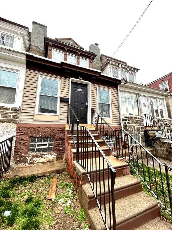 4107 Parrish St - Photo 2 of 12