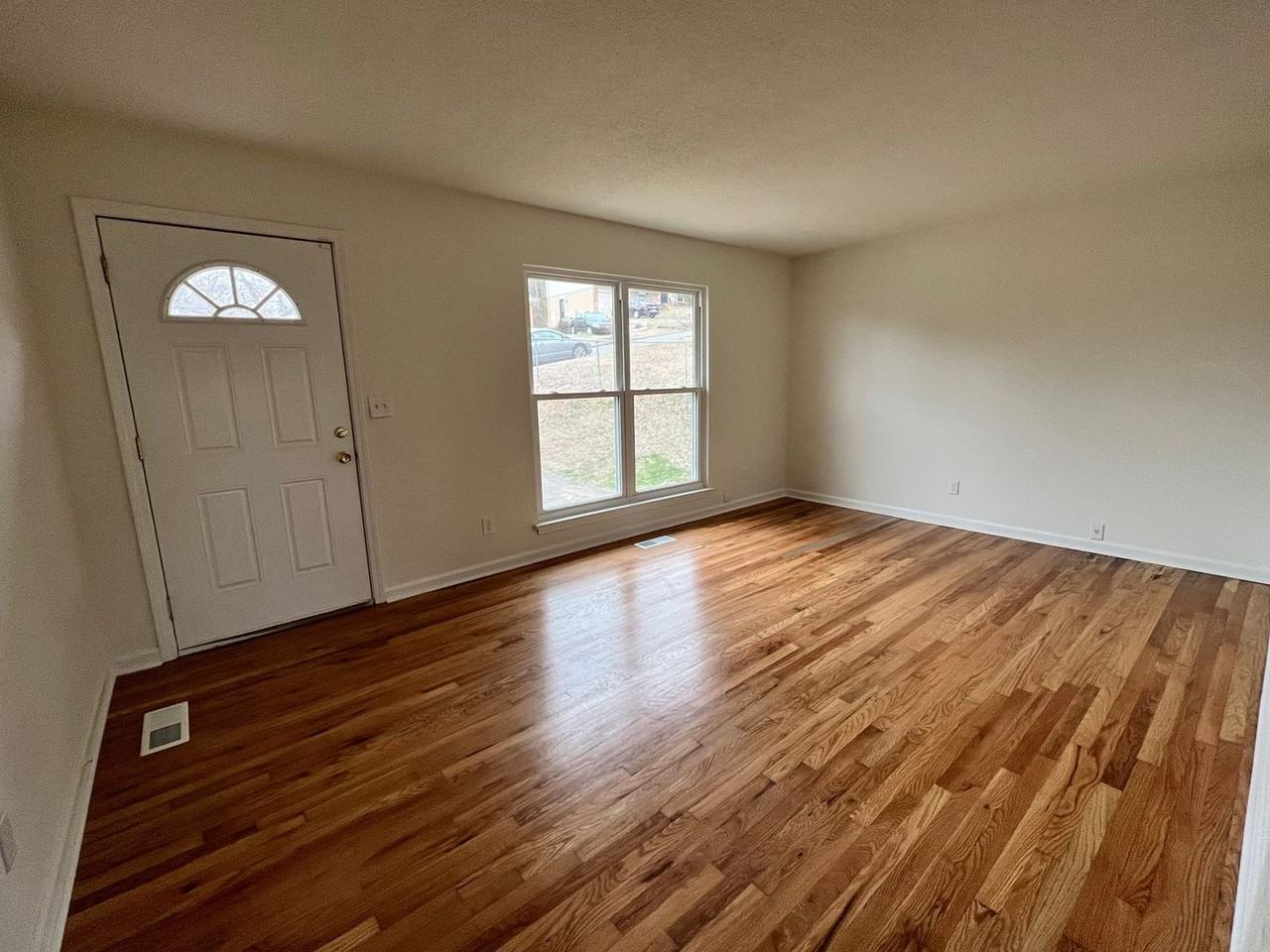 1429 Carousel Rd - Photo 2 of 12