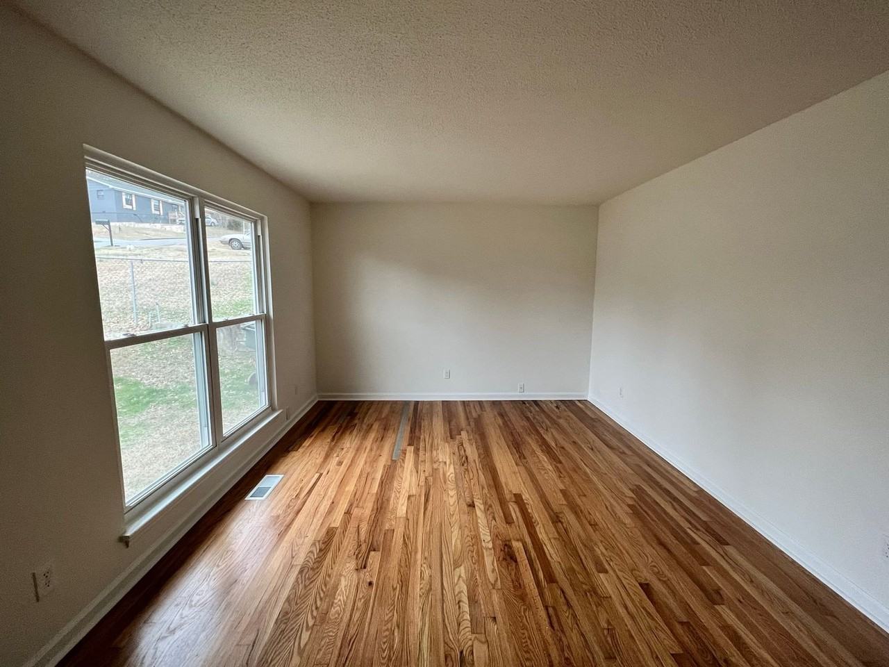 1429 Carousel Rd - Photo 3 of 12