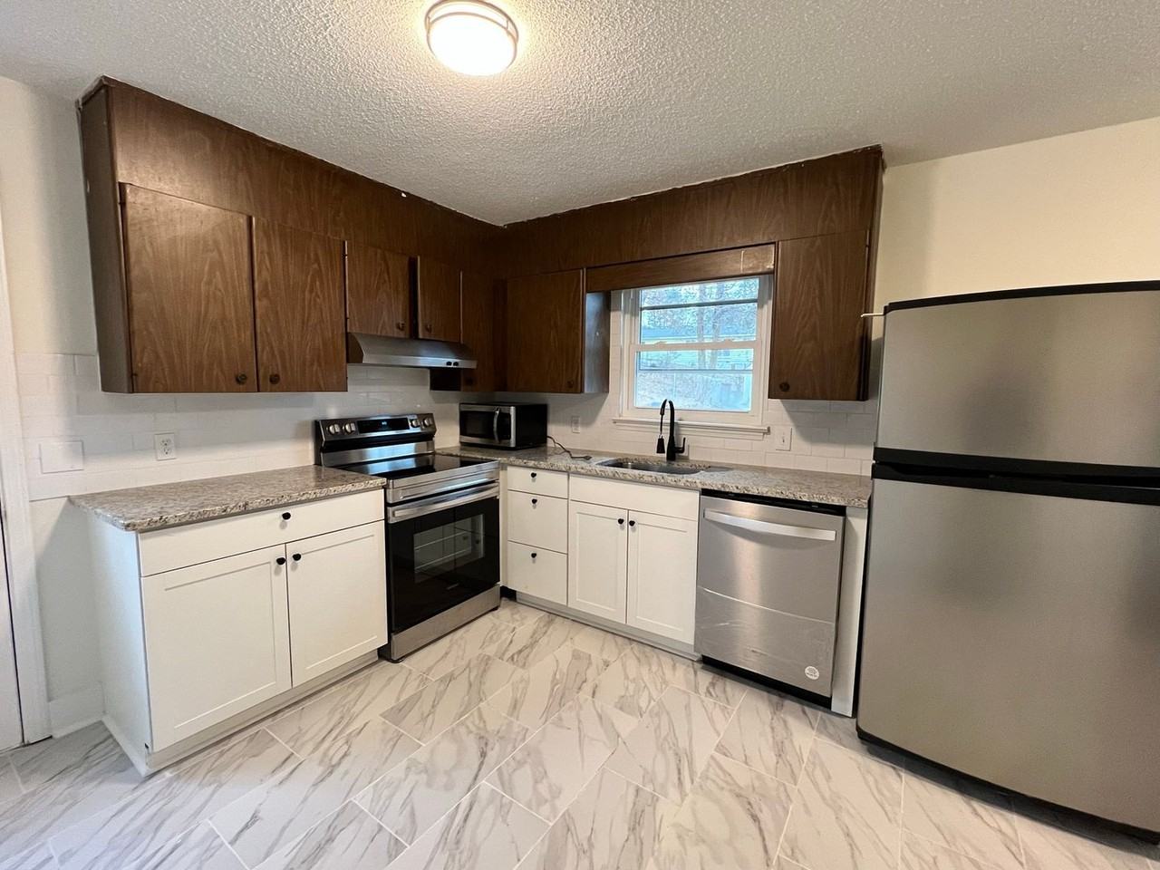 1429 Carousel Rd - Photo 4 of 12