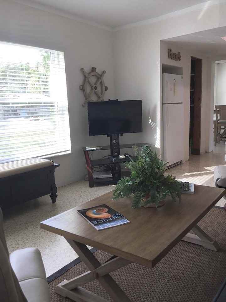 812 Harbor Dr S - Photo 2 of 23