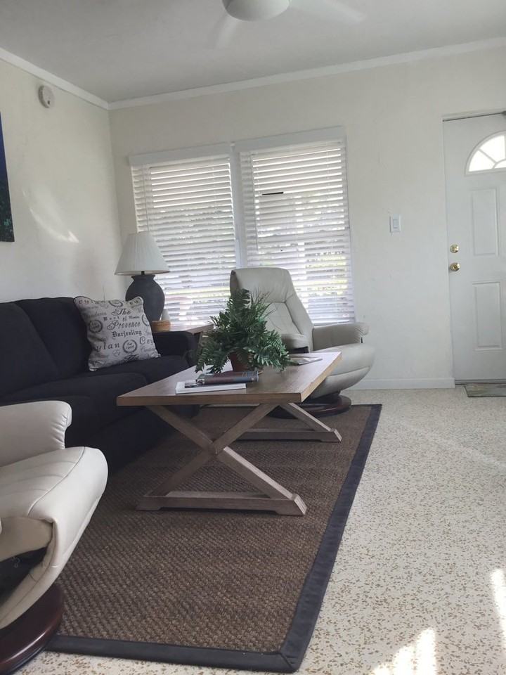 812 Harbor Dr S - Photo 3 of 23