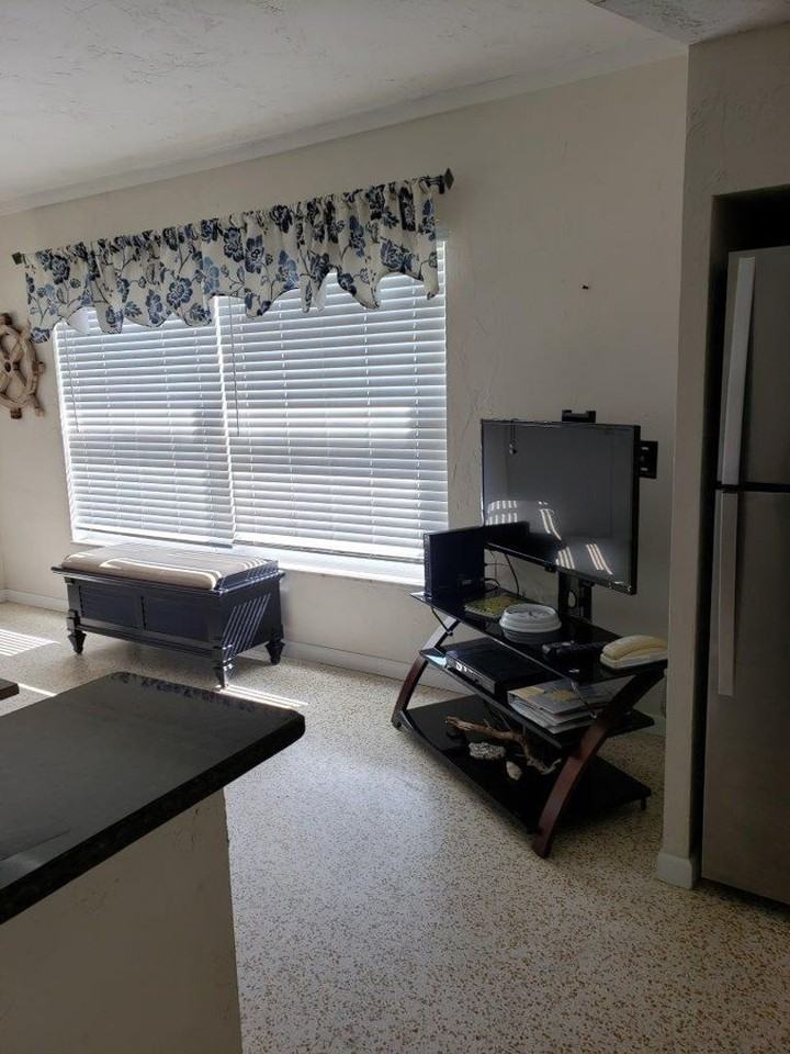 812 Harbor Dr S - Photo 5 of 23