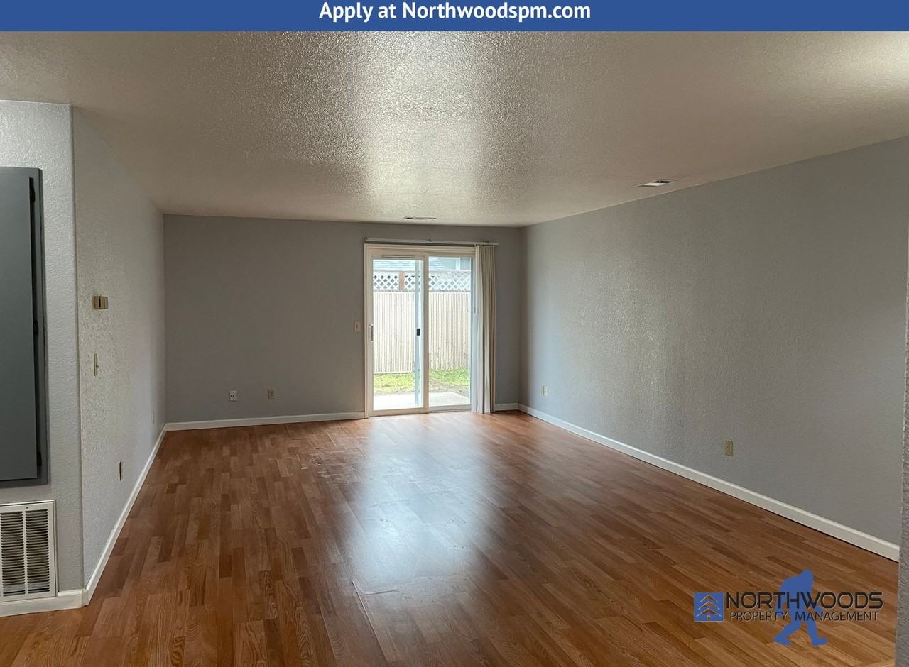 1393 Kokanee Ln - Photo 3 of 17