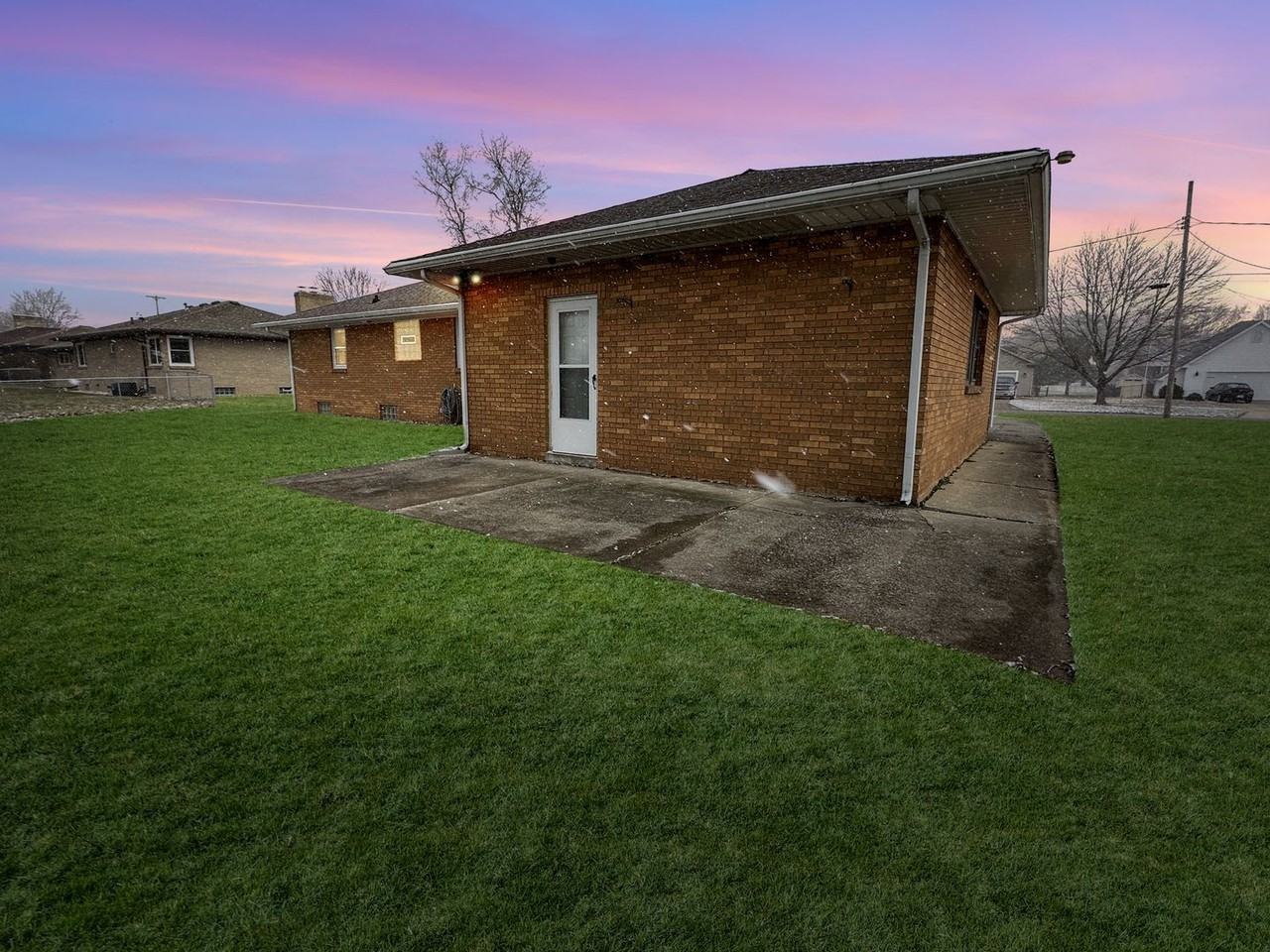 1033 Sunset Hills Ave Nw - Photo 2 of 12