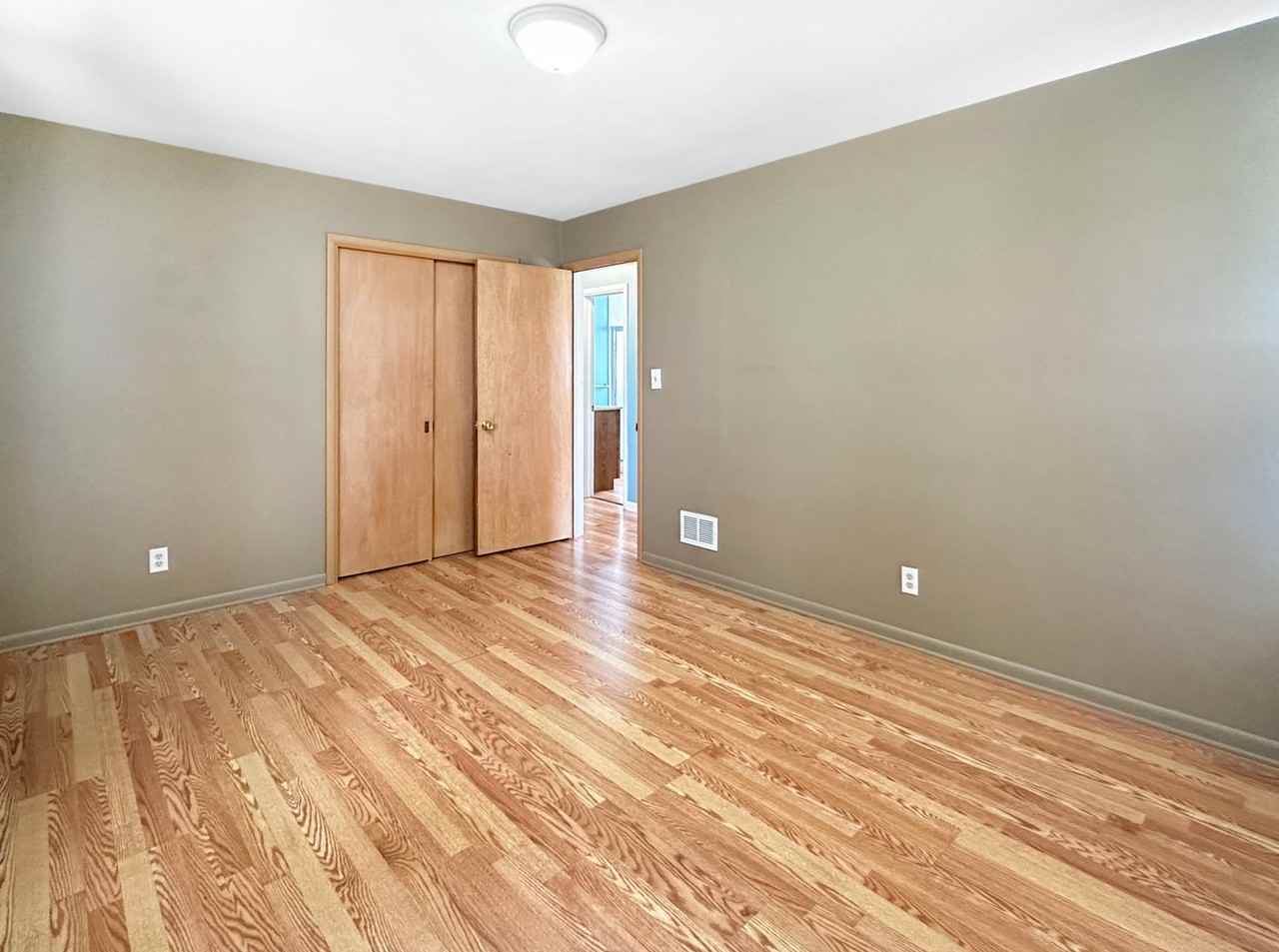 1033 Sunset Hills Ave Nw - Photo 3 of 12