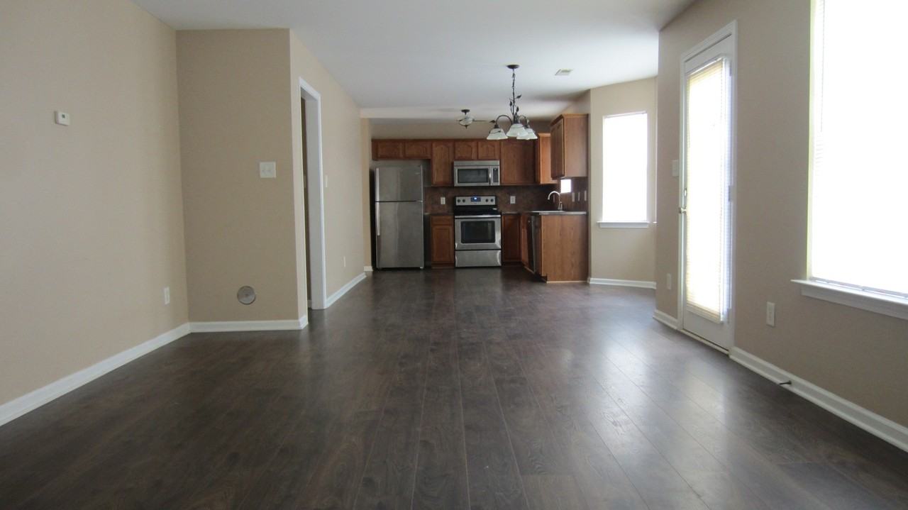 10918 Elm Bend Dr - Photo 4 of 7