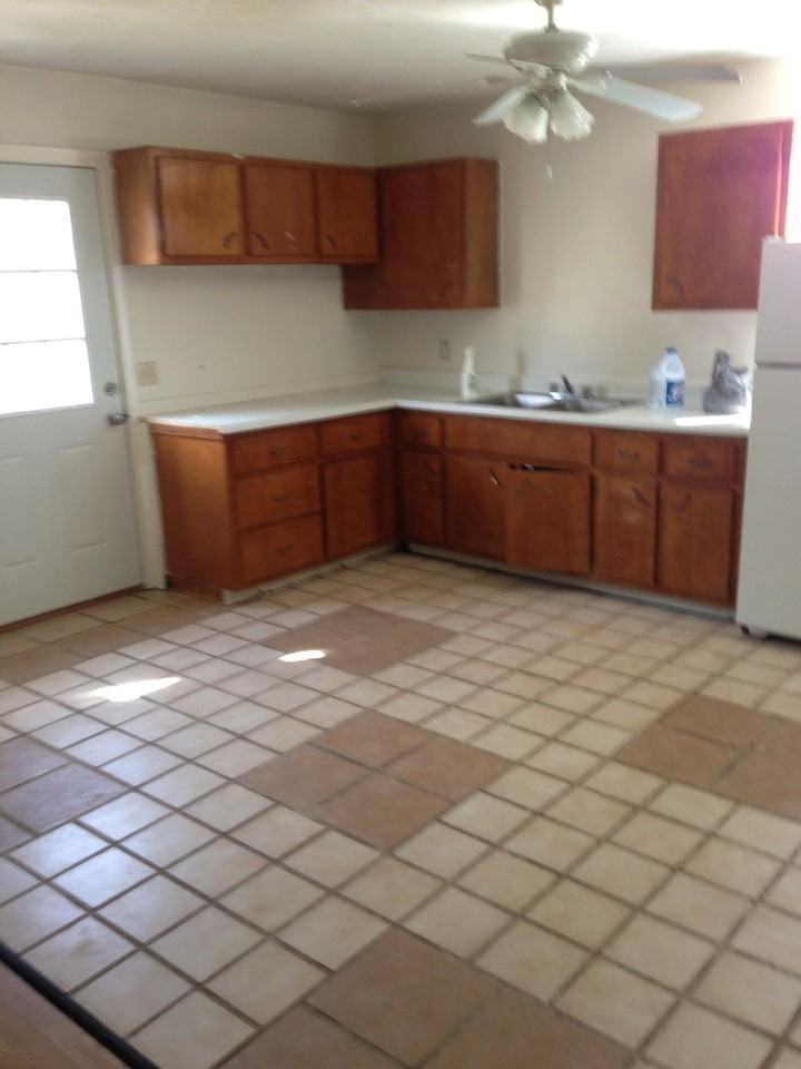 1889 Forsythe Ln - Photo 3 of 5